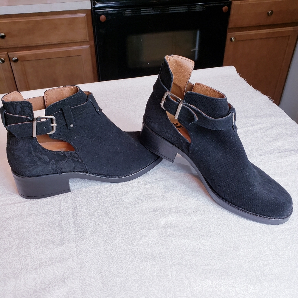 Women's Tara M. Keegan Black Boots sz 6.5